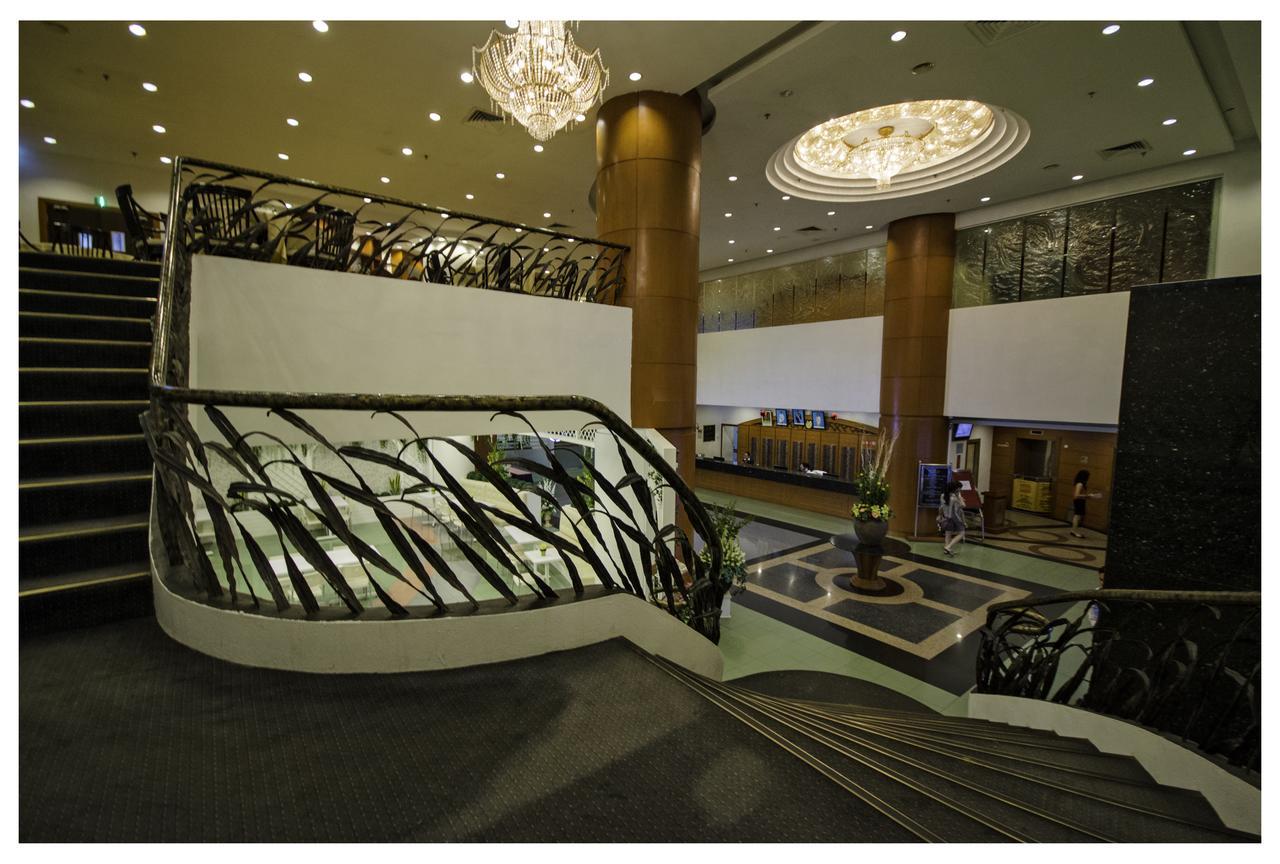 Prime City Express Hotel Keluang Exterior foto